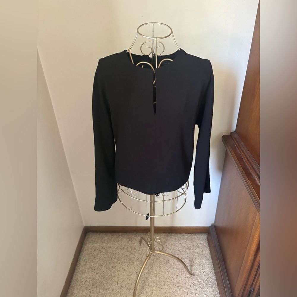 J.Crew 365 Long Sleeve Back Zip Top Slit Hem Size 2 Black Fitted Stretch
